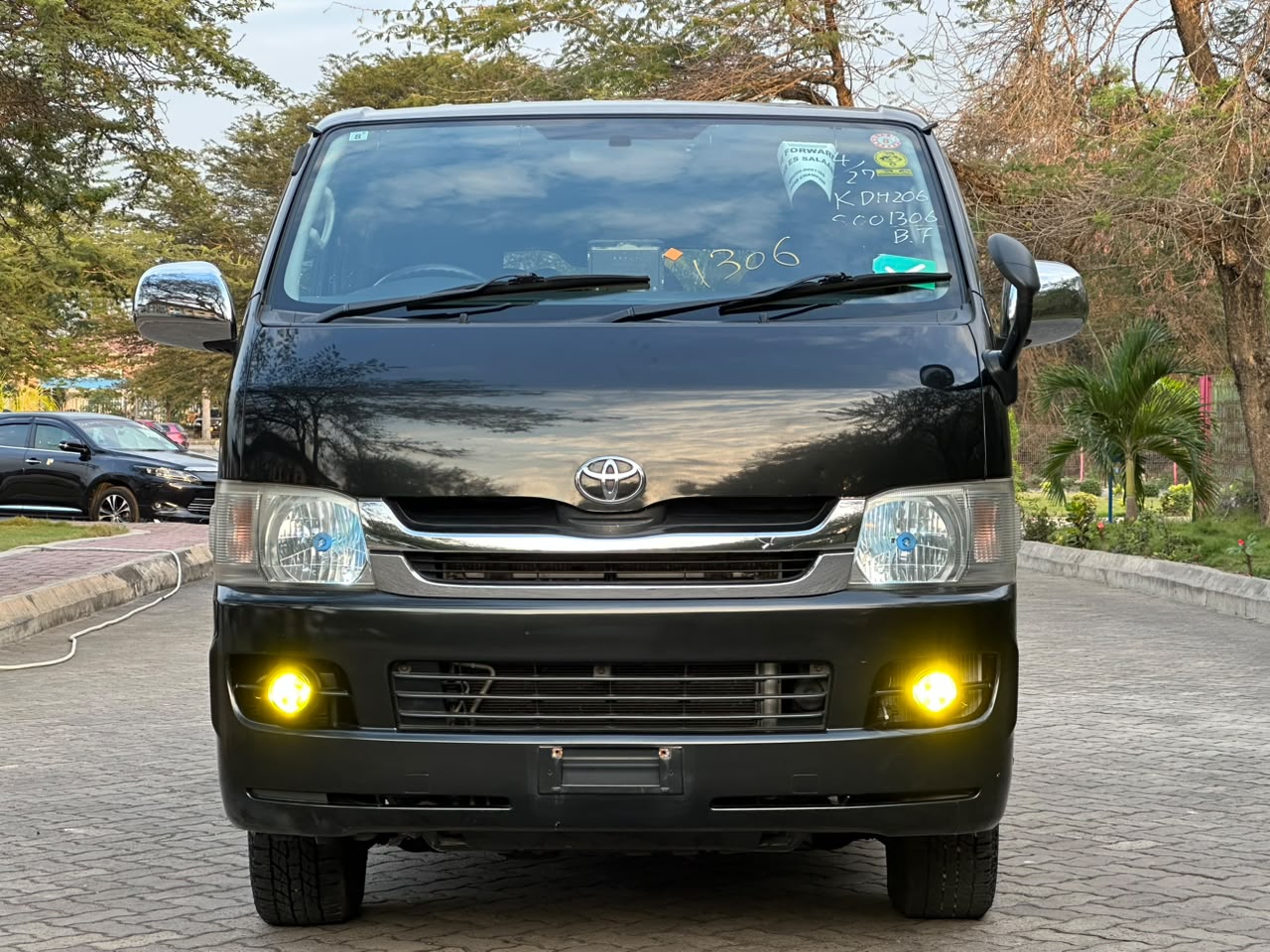TOYOTA HIACE VAN LONG